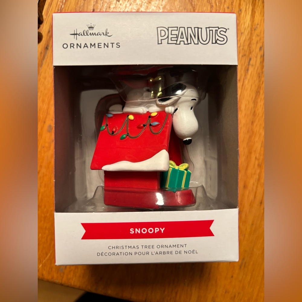 NEW Hallmark Peanuts Snoopy Christmas Ornament